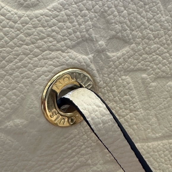 *****SOLD******Louis Vuitton - Picture 6 of 12